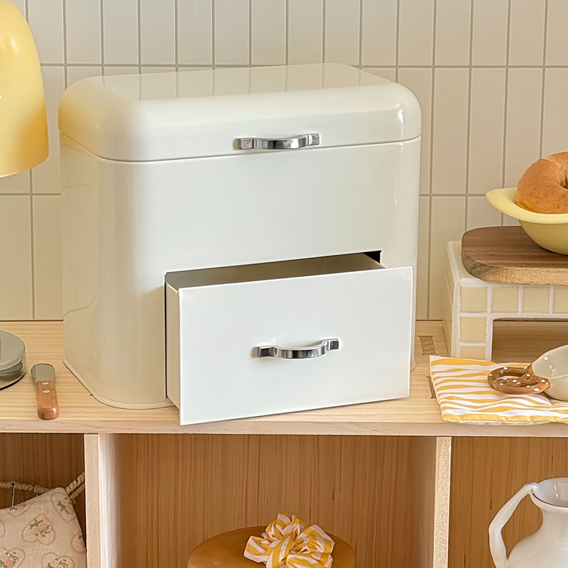 Food Storage In Cabinets - IJzeren opbergkast in crèmestijl met deksel,